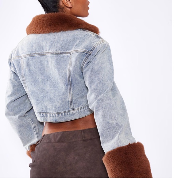 PrettyLittleThing Vintage Wash Faux Fur Lined And Cuff Denim Cropped Jacket - Picture 4 of 5
